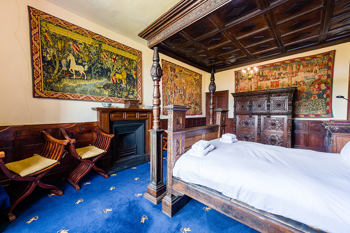 Four poster antique bed in the Evidence bedroom at Appleby Castle